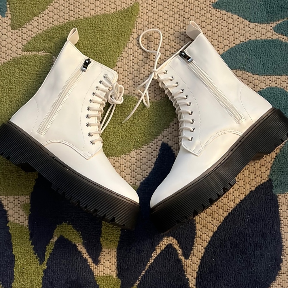 Shein White And Black Boots